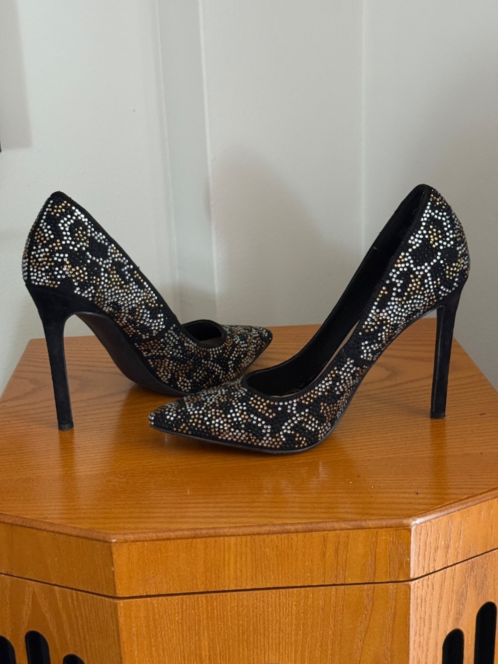Women’s Shoes Size 7 - Picture 6 of 16